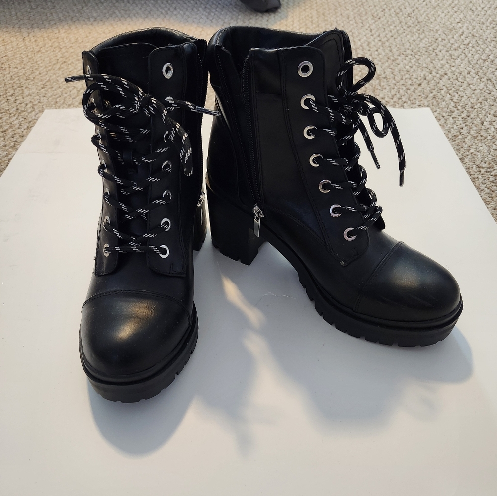 NWOT black boots